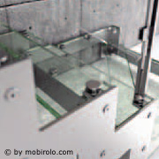 Stahlwangentreppe mit Glasstufen